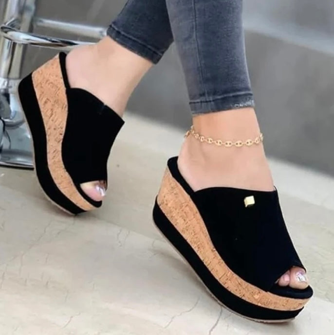 Lara Clog