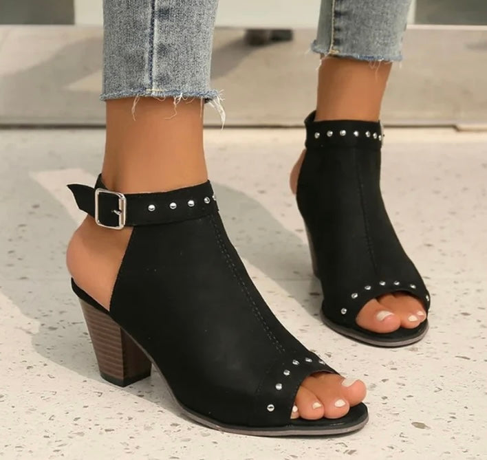 Helen Sandal